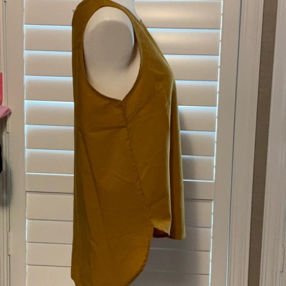 SHEIN Gold Boxy Sleeveless Tank Top - Picture 2 of 8